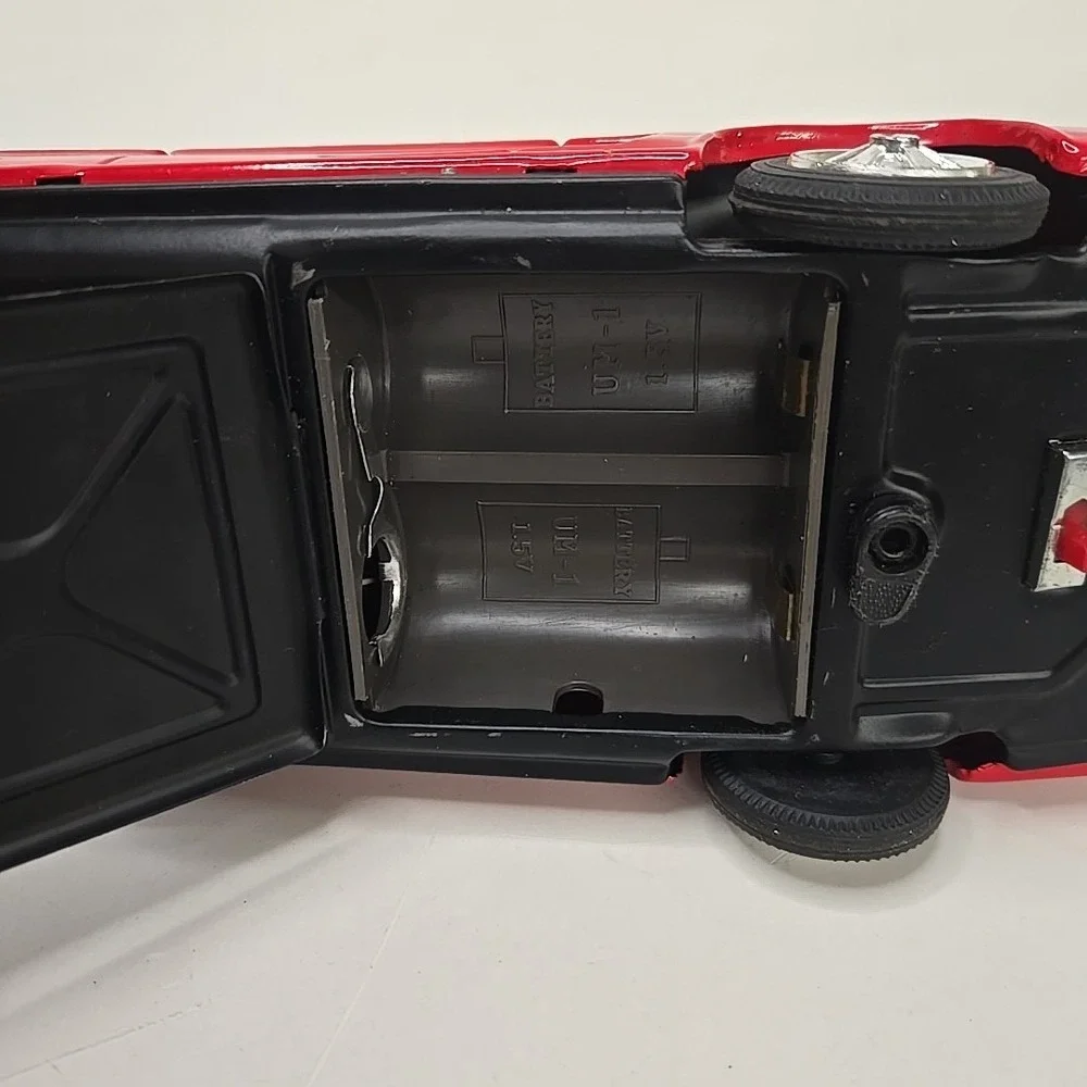 VINTAGE JAPAN TAIYO BUMP' N GO TIN FORD‎ MUSTANG BATTERY OP WORKS